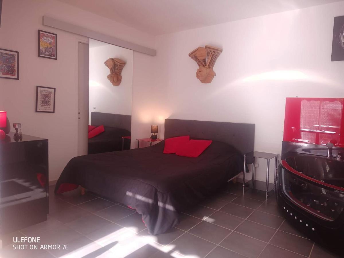 לקון "Le Maloya" Chalets Independants -Chambre Balneo - Relais Motards מראה חיצוני תמונה