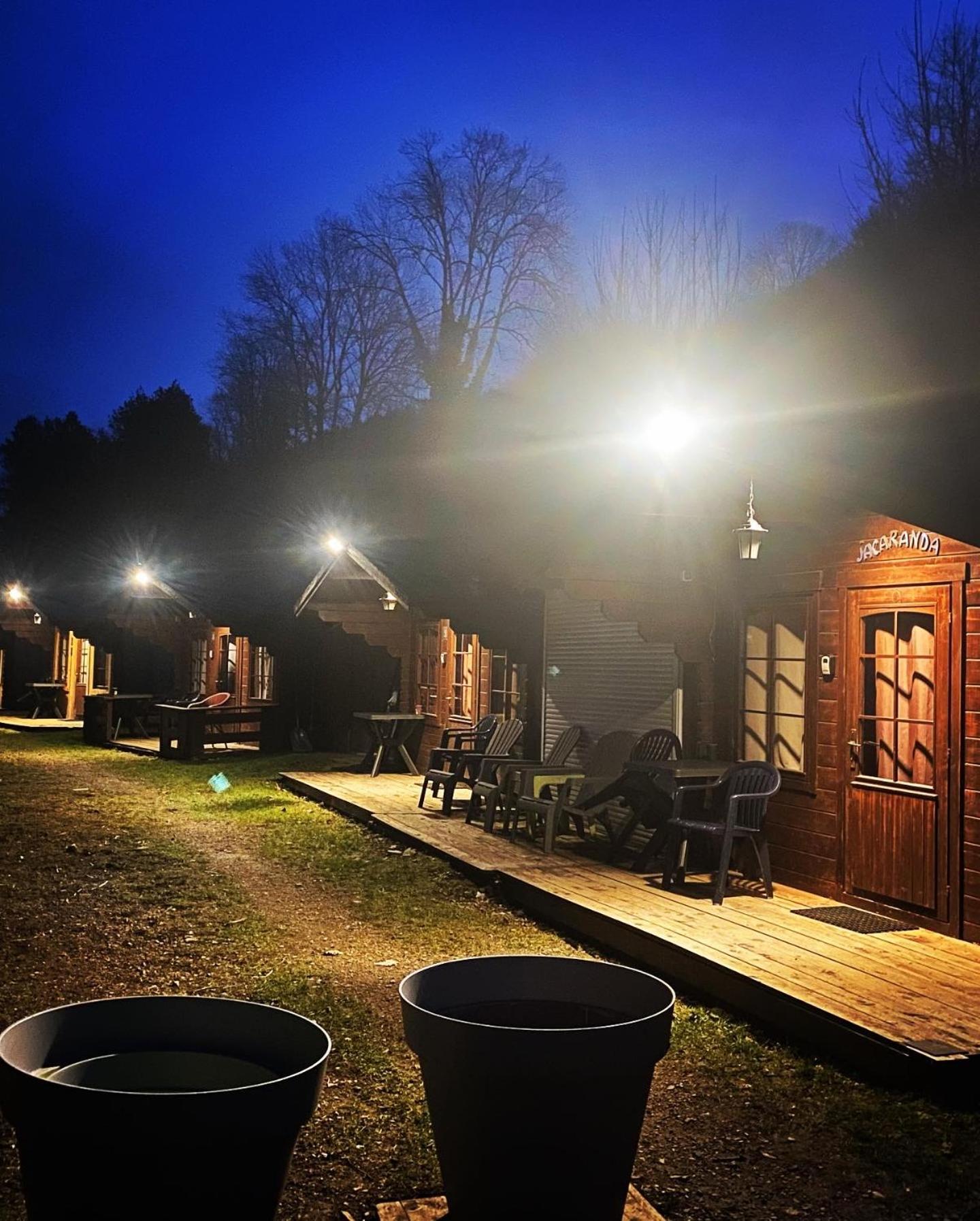 לקון "Le Maloya" Chalets Independants -Chambre Balneo - Relais Motards מראה חיצוני תמונה