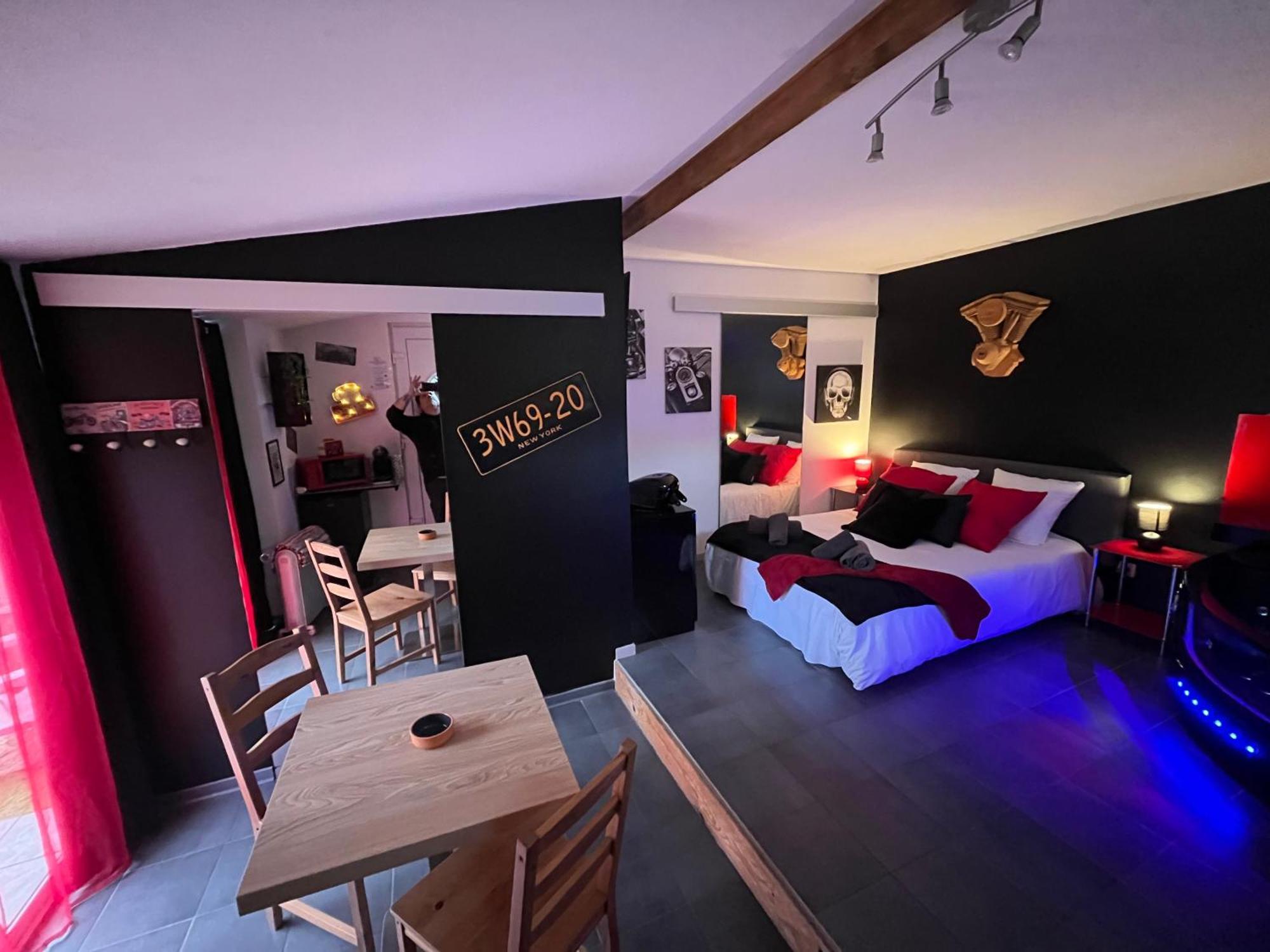 לקון "Le Maloya" Chalets Independants -Chambre Balneo - Relais Motards מראה חיצוני תמונה